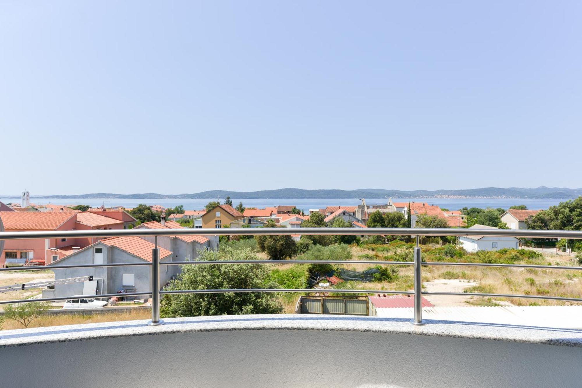Apartmani Martin Mit Beheiztem Pool With Heated Pool Bibinje Exterior foto